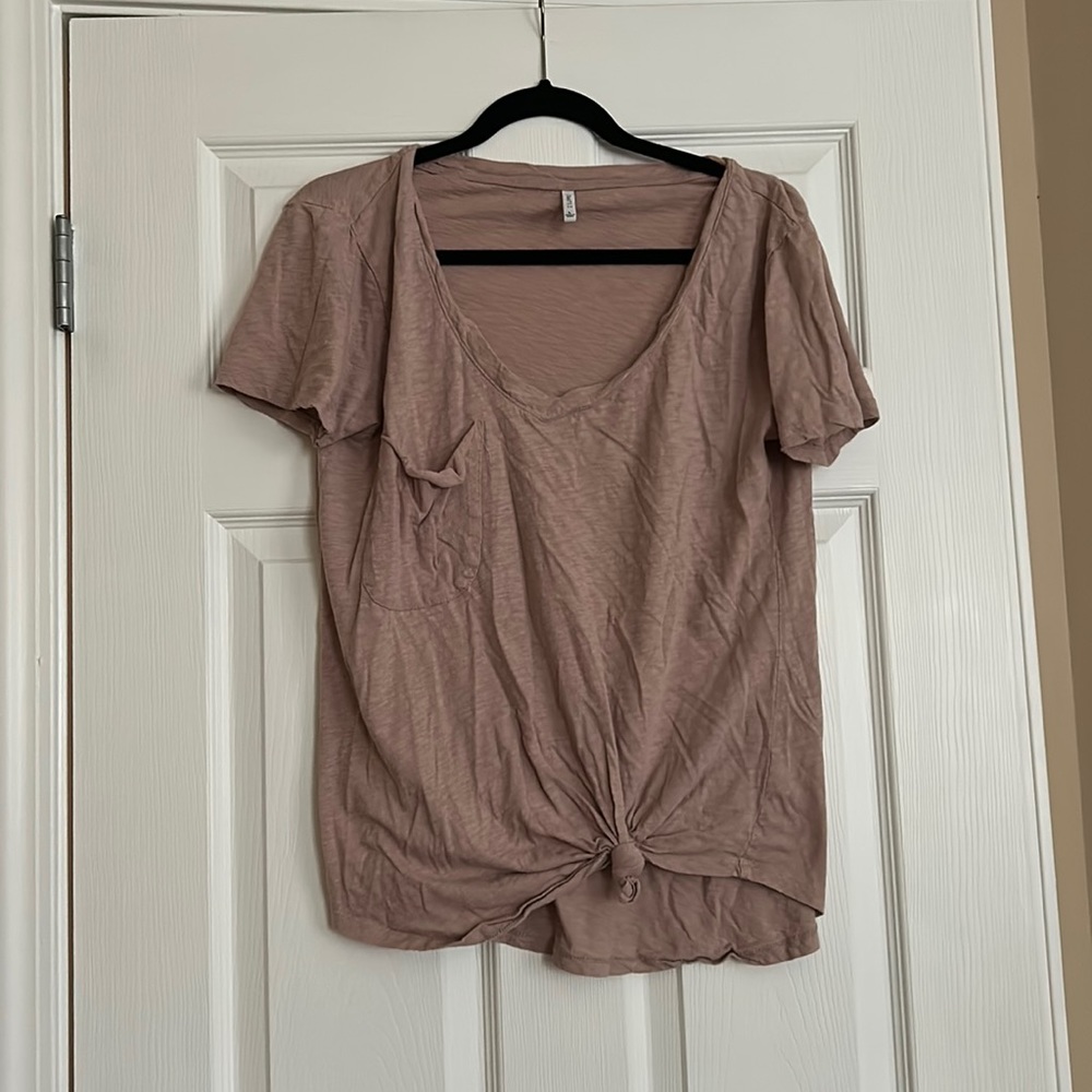 Z Supply Pink/Beige V Neck T Shirt with Front Pocket and Knot